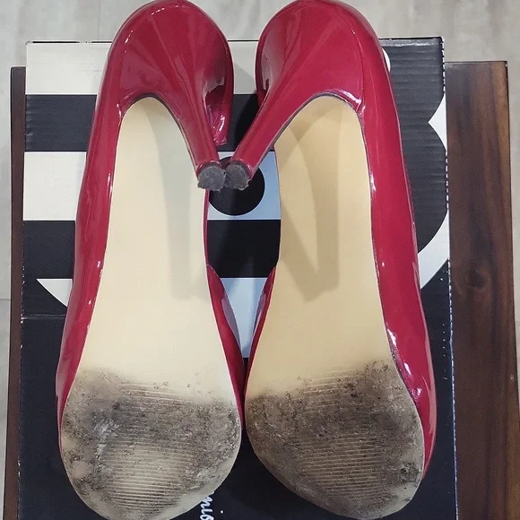PRE-LOVED๐ Michael Antonio Latanya Cherry Red Patent Leather Platform Pumps! - Picture 9 of 12